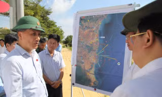 Ông Lê Quang Huy – Ủy viên Trung ương Đảng, Chủ nhiệm Ủy ban Khoa học, Công nghệ và Môi trường của Quốc hội kiểm tra thực địa vị trí xây dựng nhà máy điện hạt nhân.