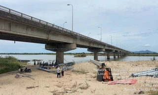Bơi qua sông, một công nhân sửa chữa cầu Đà Rằng mất tích
