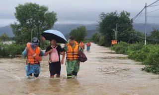 Khánh Hòa đang bị ngập lụt khắp nơi.