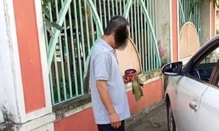 Bé trai 11 tuổi bị người đàn ông đánh chảy máu mũi sau va quẹt xe 