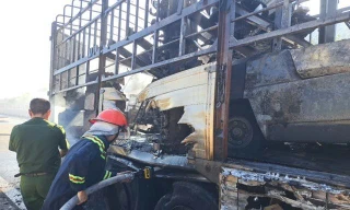 Xe tải cháy trơ khung trên cao tốc Cam Lâm – Vĩnh Hảo