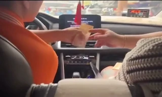 Clip tài xế taxi ở Nha Trang làm 'ảo thuật' biến 200.000 đồng của du khách thành 10.000 đồng