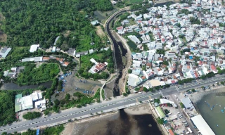 Lãnh đạo tỉnh Khánh Hòa yêu cầu xử lý dứt điểm nước đen ngòm chảy ra biển Nha Trang