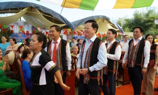 Phó Thủ tướng Mai Văn Chính, Phó Thủ tướng Lê Thành Long dự Ngày hội đại đoàn kết tại 2 tỉnh