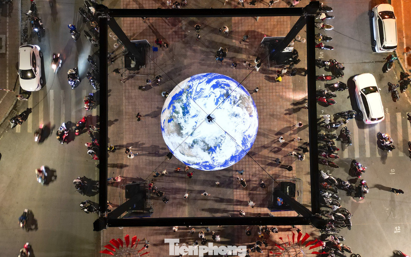 Sự kiện trưng bày mô hình Gaia tại Hà Nội được xem là hoạt động ý nghĩa, lan tỏa thông điệp bảo vệ môi trường và nâng cao ý thức gìn giữ hành tinh xanh. Với người tham quan, đây không chỉ là điểm check-in ấn tượng mà còn là lời nhắc mỗi hành động nhỏ đều góp phần bảo vệ ngôi nhà chung của nhân loại. tp-tienphong-120.jpg