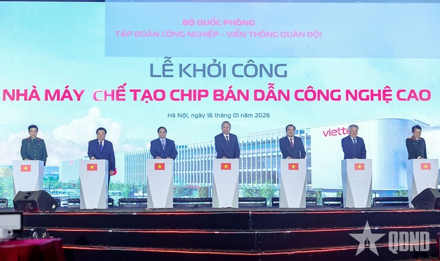 Lãnh đạo Đảng, Nhà nước, Quân đội thực hiện nghi thức khởi công Nhà máy chế tạo chip bán dẫn công nghệ cao của Tập đoàn Công nghiệp-Viễn thông Quân đội (Viettel). Ảnh: TRỌNG HẢI