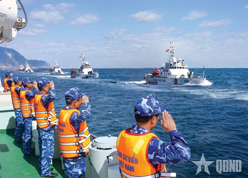 Huấn luyện diễu binh trên biển phục vụ Lễ kỷ niệm 80 năm Cách mạng Tháng Tám thành công và Quốc khánh 2-9. Ảnh: ANH HẠNH