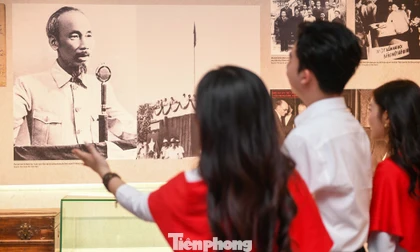 Nhiều tư liệu lần đầu công bố tại Triển lãm 'Đảng Cộng sản Việt Nam - Từ Đại hội đến Đại hội'