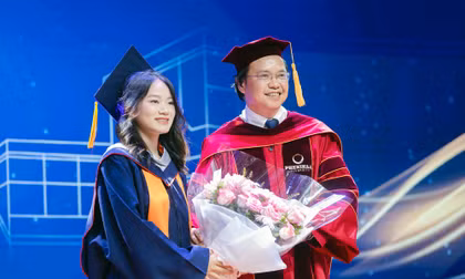 Nữ cử nhân Vật lý: ‘Đừng để nỗi ám ảnh phải giỏi nhất đánh bại mình’