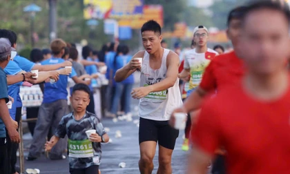 Không khí sôi động trên đường chạy Khánh Hoà