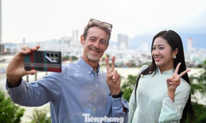 Hoa hậu Hà Trúc Linh 'check-in' điểm du lịch nổi tiếng Khánh Hòa 