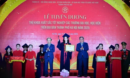 Hà Nội tuyên dương 95 thủ khoa xuất sắc năm 2025