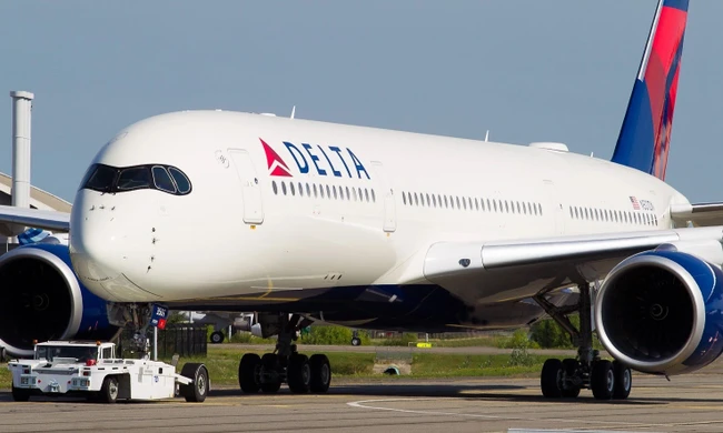 Lý do một hãng bay phải xin lỗi ca sĩ Hàn Quốc