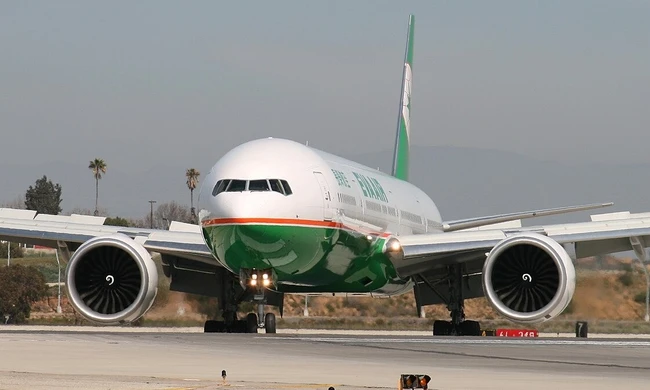 Cơ trưởng hành hung cơ phó trên máy bay