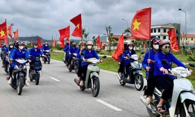 Tổ thông tin lưu động 'làm nóng' không khí hướng về ngày hội bầu cử