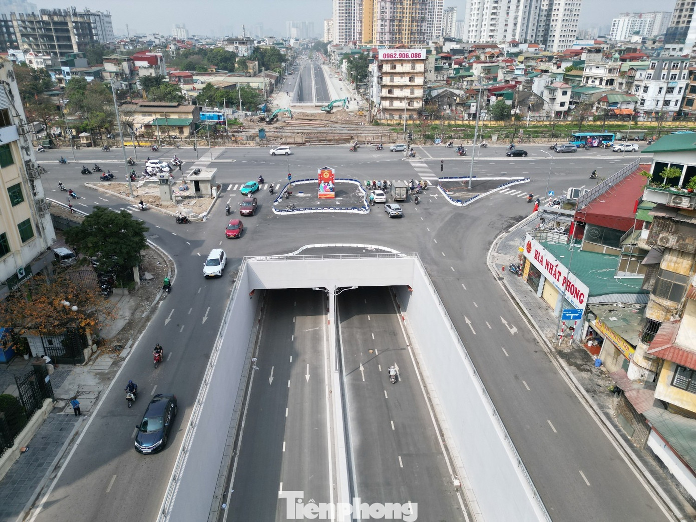 Tại nút giao Giải Phóng (QL1A) - Kim Đồng cũng vừa được đầu tư về hạ tầng, trong đó có xây hầm chui để giảm xung đột giao thông theo chiều đường Vành đai 2,5 (Định Công - Kim Đồng).