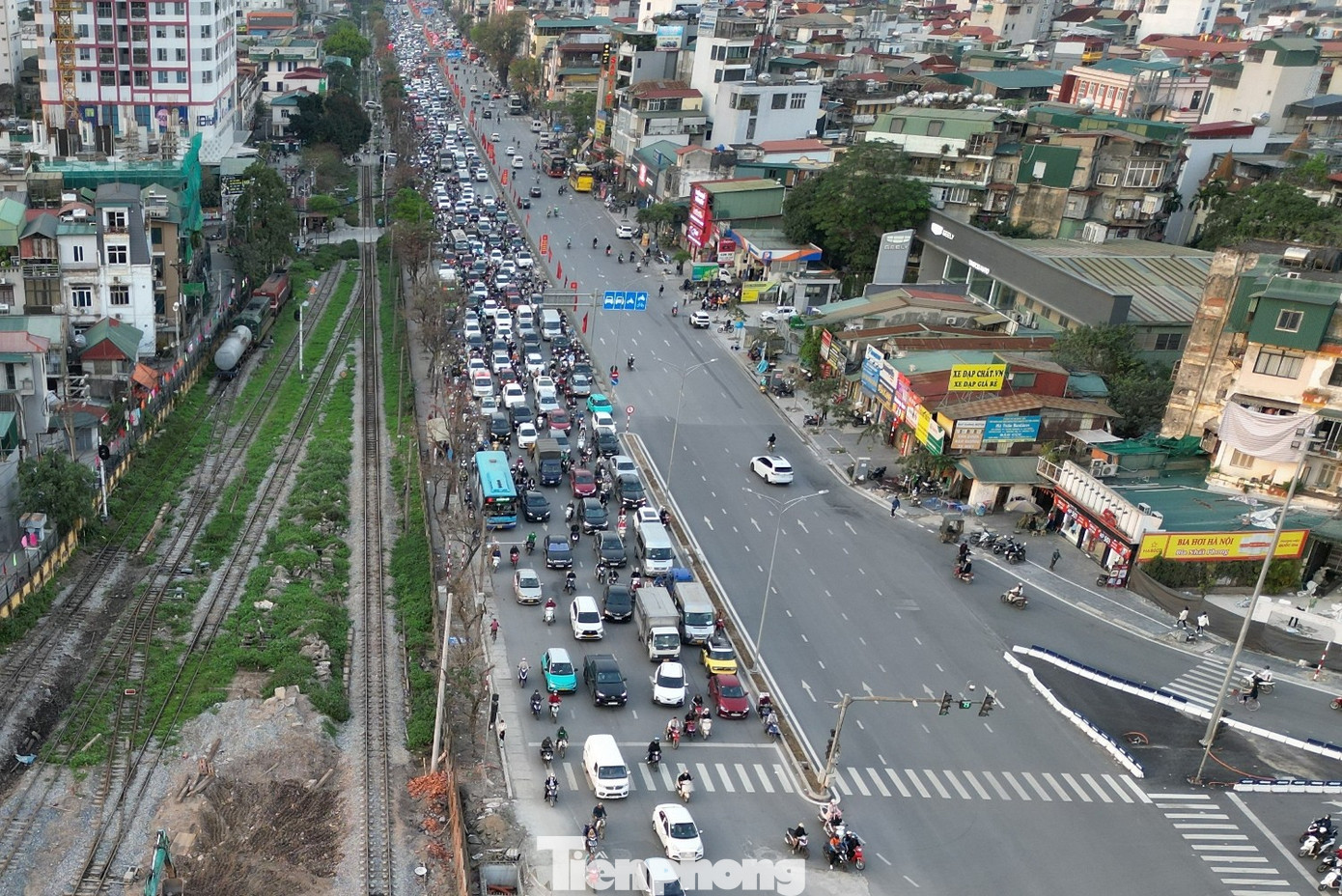 Thời gian qua, nút giao Giải Phóng (QL1A) thường xuyên ùn tắc giao thông kéo dài vào giờ cao điểm.