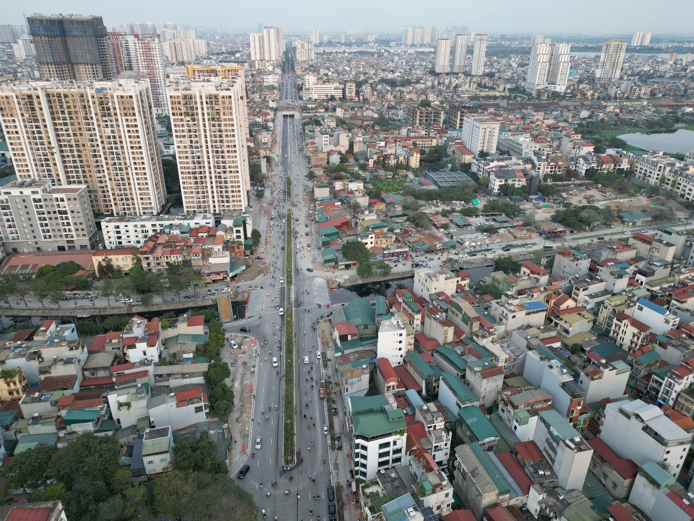 Sau thông xe, hiện tuyến đường chỉ có đoạn từ khu đô thị Định Công đến hầm chui nút giao Giải Phóng (QL1) - Kim Đồng (cuối tuyến) là xe di chuyển được.