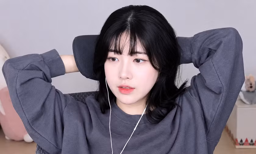 Nữ streamer Hàn Quốc đang khiến cộng đồng mạng Việt Nam phẫn nộ