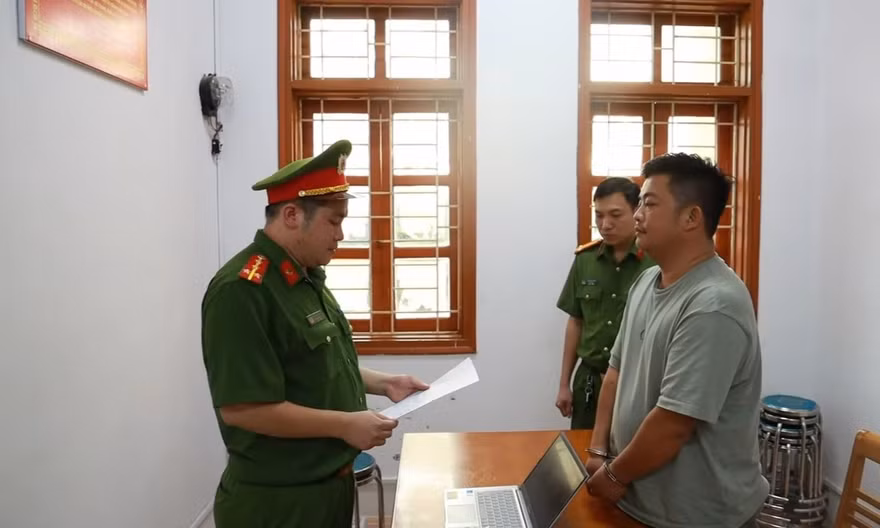 Hải Sa Pa cùng vợ bị khởi tố về hành vi bán thịt trâu Ấn Độ gắn mác đặc sản Tây Bắc