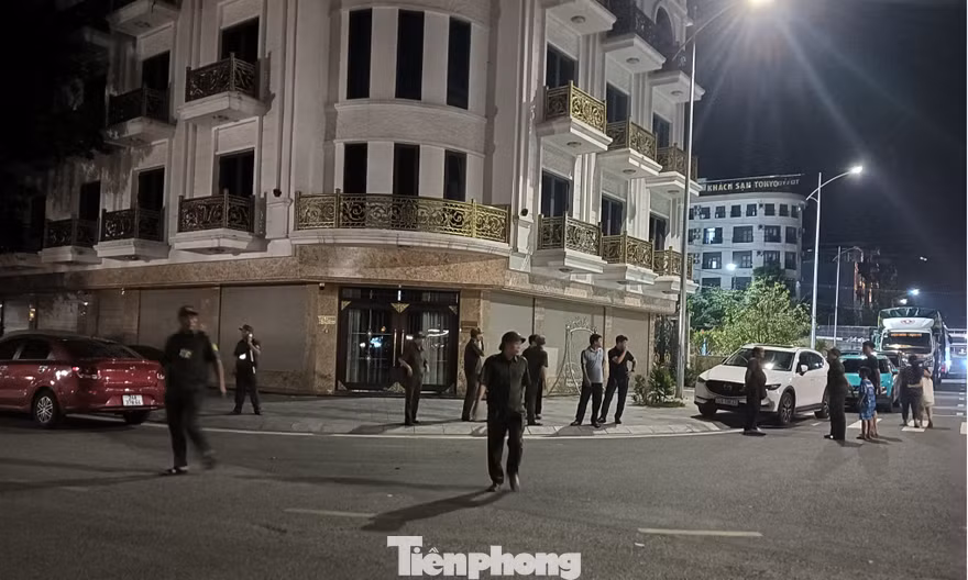 NÓNG: Công an, kiểm sát viên xuất hiện tại nhà Hải Sapa TV