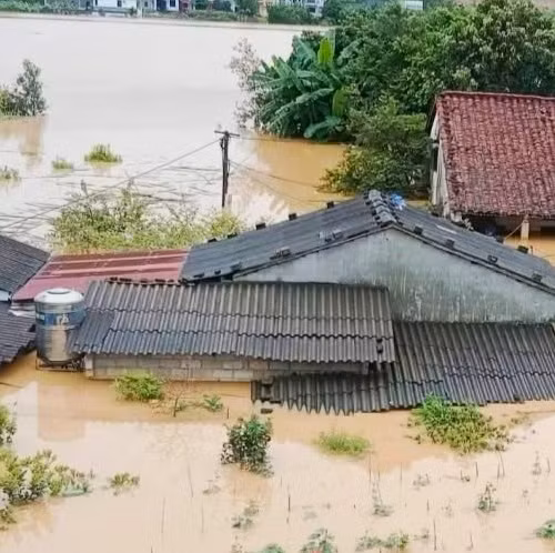 Bão số 4 diễn biến bất thường, mưa lũ bủa vây nhiều tỉnh miền Bắc