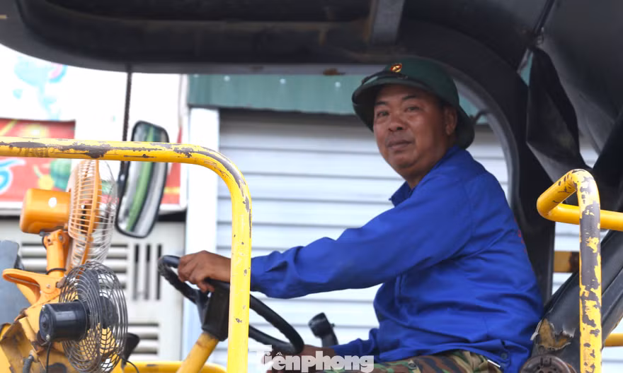 Công nhân miệt mài 'bám' công trường ngày nghỉ lễ 2/9
