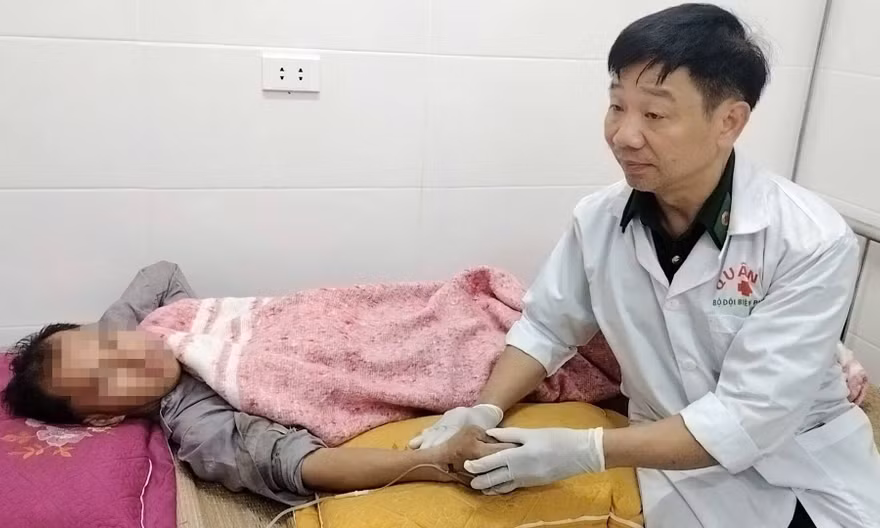 Cứu sống người đàn ông ăn lá ngón tự tử