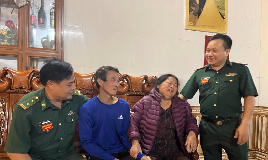 Gần 8 giờ lênh đênh trên biển, ngư dân mất tích trôi dạt vào bờ an toàn