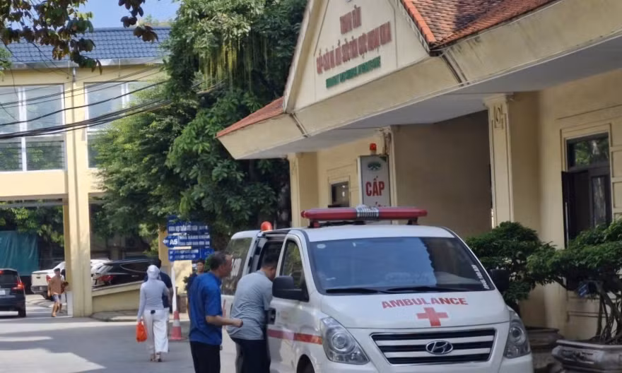 Vắng xe cấp cứu tư nhân quanh bệnh viện sau vụ chở bệnh nhân 16km, thu 9 triệu đồng