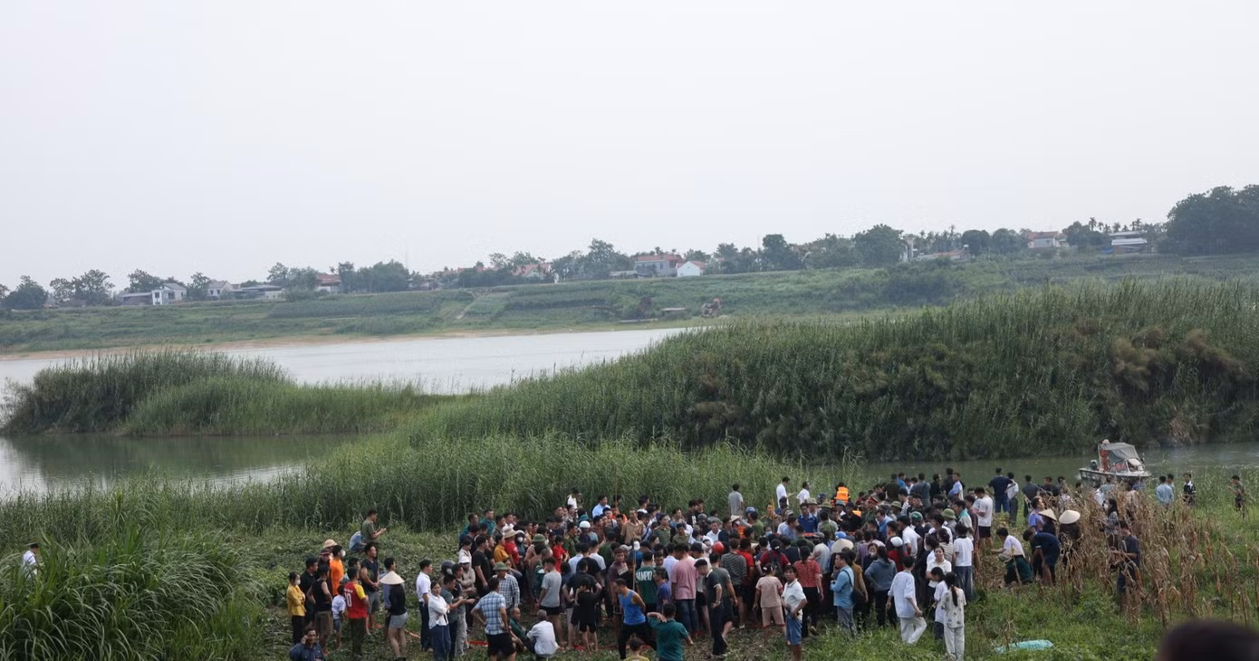 5-em-hoc-sinh-duoi-nuoc.jpg