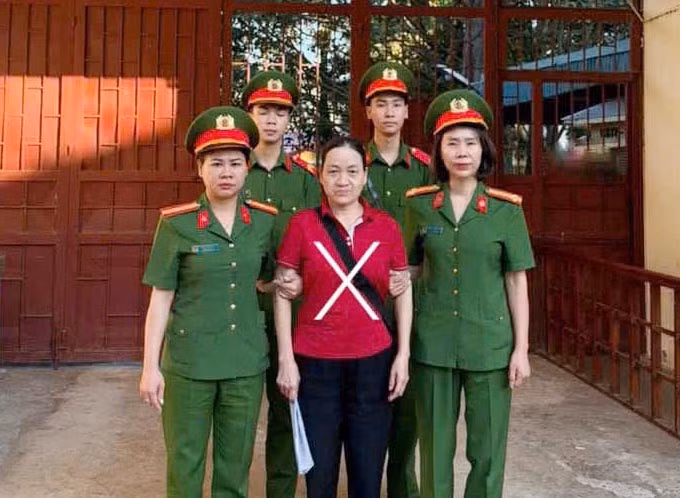 dam-thi-tuoi.jpg