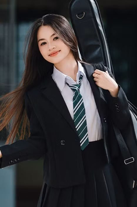 Biến khuyết điểm thành thế mạnh: Cô gái 1m55 tự tin tạo dấu ấn riêng trong nghề người mẫu