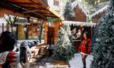 Quán cà phê Hà Nội gây sốt với khung cảnh Noel như trời Âu