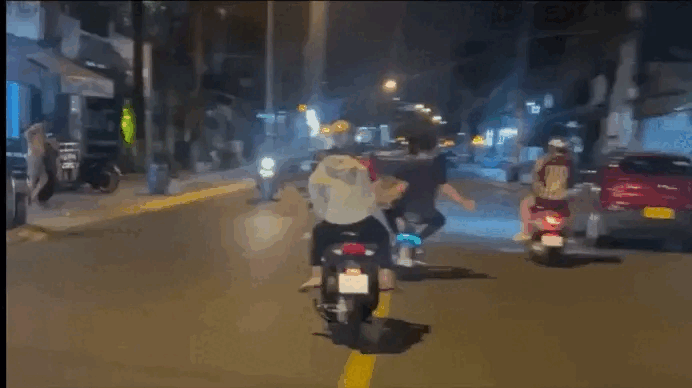 Clip: Nhóm thanh niên chạy xe lạng lách, đánh võng trên đường ở TPHCM