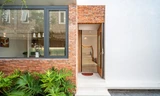 Nhà phố 300m2 lấy cảm hứng từ gạch đỏ