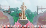 Nghi lễ cắt băng khánh thành công trình Tượng đài Bác Hồ ở Tân Trào.