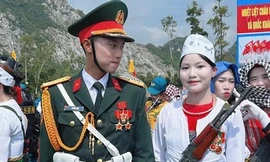 Chuyện tình chàng 'sĩ quan lục quân' và 'nữ dân quân' tại A80 gây sốt mạng