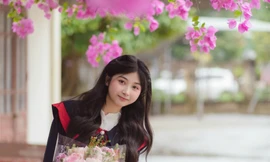 Cô giáo Nguyễn Thị Thu Nga (bên trái) cùng các em học sinh mầm non Mã Đà