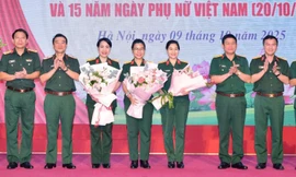 Buổi mít tinh đặc biệt của các bóng hồng áo lính 