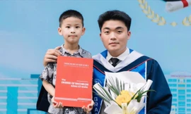 Những thủ khoa xuất sắc truyền cảm hứng - Bài 4: Nghị lực phi thường của 'ông bố sinh viên'