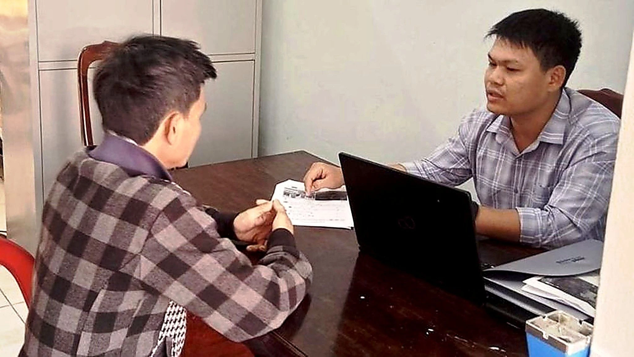 Công an Huế làm việc với người đăng bình luận xuyên tạc hoạt động lực lượng