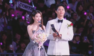 AAA 2025: Loạt tương tác đáng yêu của Park Bo Gum - IU xứng danh "cặp đôi đẹp nhất"