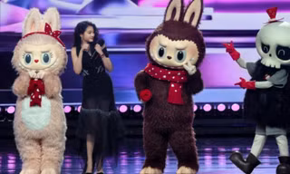 Nối gót Na Tra, Đêm hội Weibo 2025 cho "debut" Labubu, cùng Quan Hiểu Đồng gây sốt