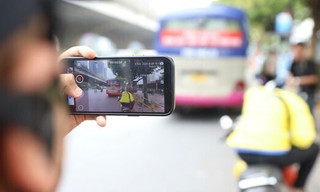 Từ 1/4: Người dân có thể gửi phản ánh vi phạm giao thông qua ứng dụng VNeID