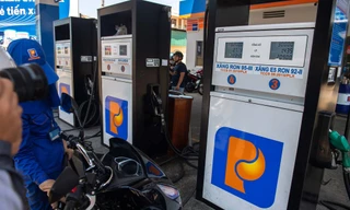 Giá xăng vượt 30K/lít: Đổ đầy bình xe máy, ô tô thông dụng mất bao nhiêu tiền?