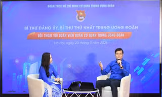 Đồng chí Bùi Quang Huy đối thoại với đoàn viên thanh niên cơ quan Trung ương Đoàn 