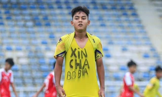 Cầu thủ trẻ U14 Hà Nội gửi thông điệp đầy xúc động tới cha khi ăn mừng bàn thắng