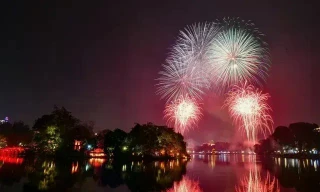 Đêm Giao thừa rực sáng: Hà Nội bắn pháo hoa tại 31 điểm đón Tết Bính Ngọ 2026