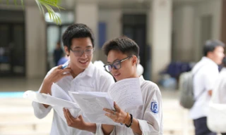 Điểm chuẩn Đại học năm 2025 có thể giảm 1-3 điểm: Cần lưu ý gì khi đặt nguyện vọng?